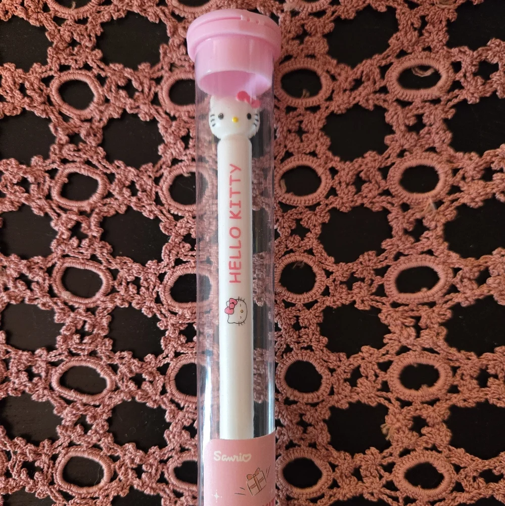Hello Kitty Toothbrush - Picture 2 of 4